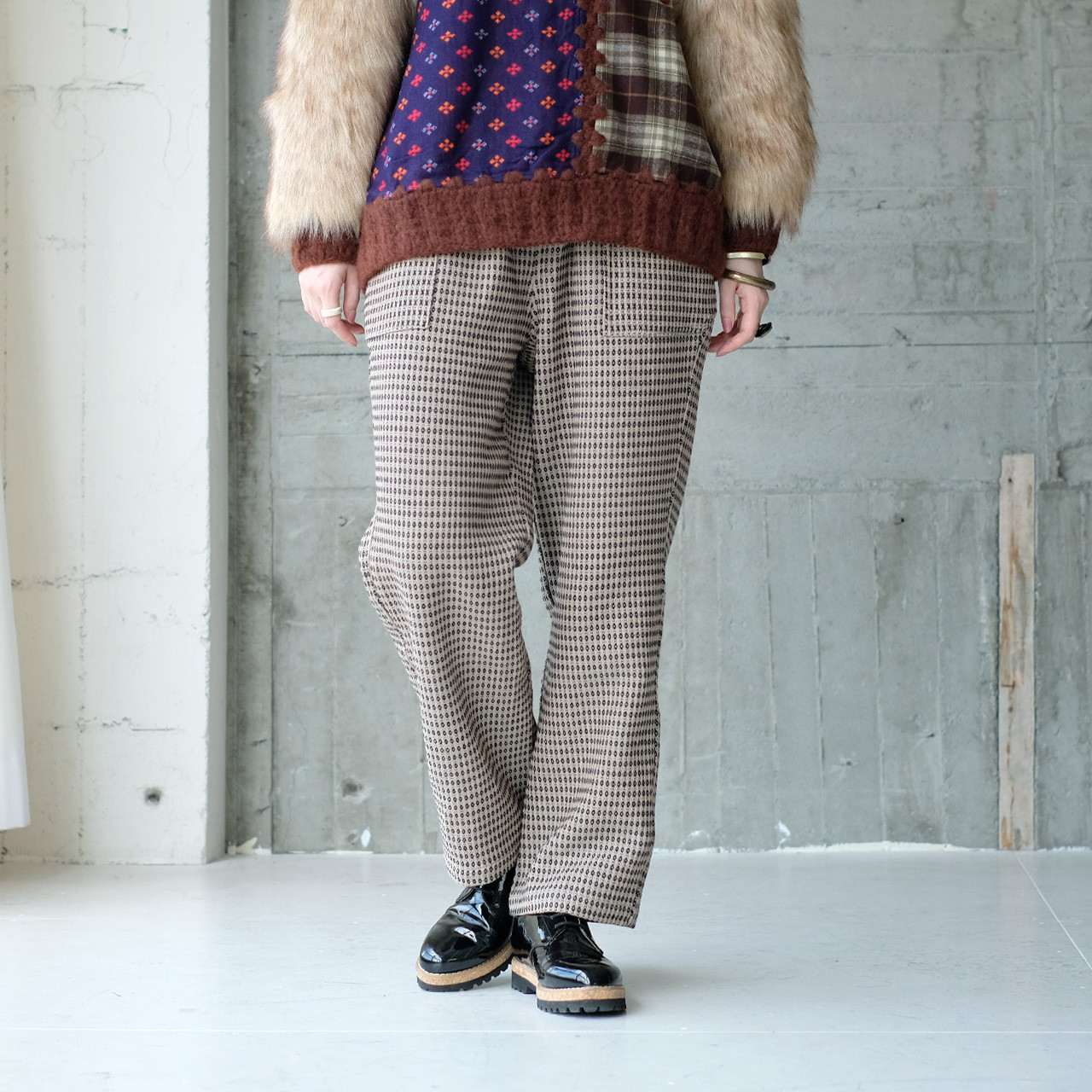 【2025再販】履くだけでこなれシルエット♪レトロ柄イージーパンツ（22w-11）グレー