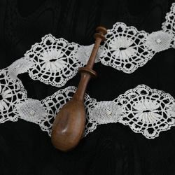 ◆フランスアンティーク｜レースを巻いた木製ボビンと木箱のメルスリーセット ◇フランスアンティーク｜レースを巻いた木製ボビンと木箱のメルスリー