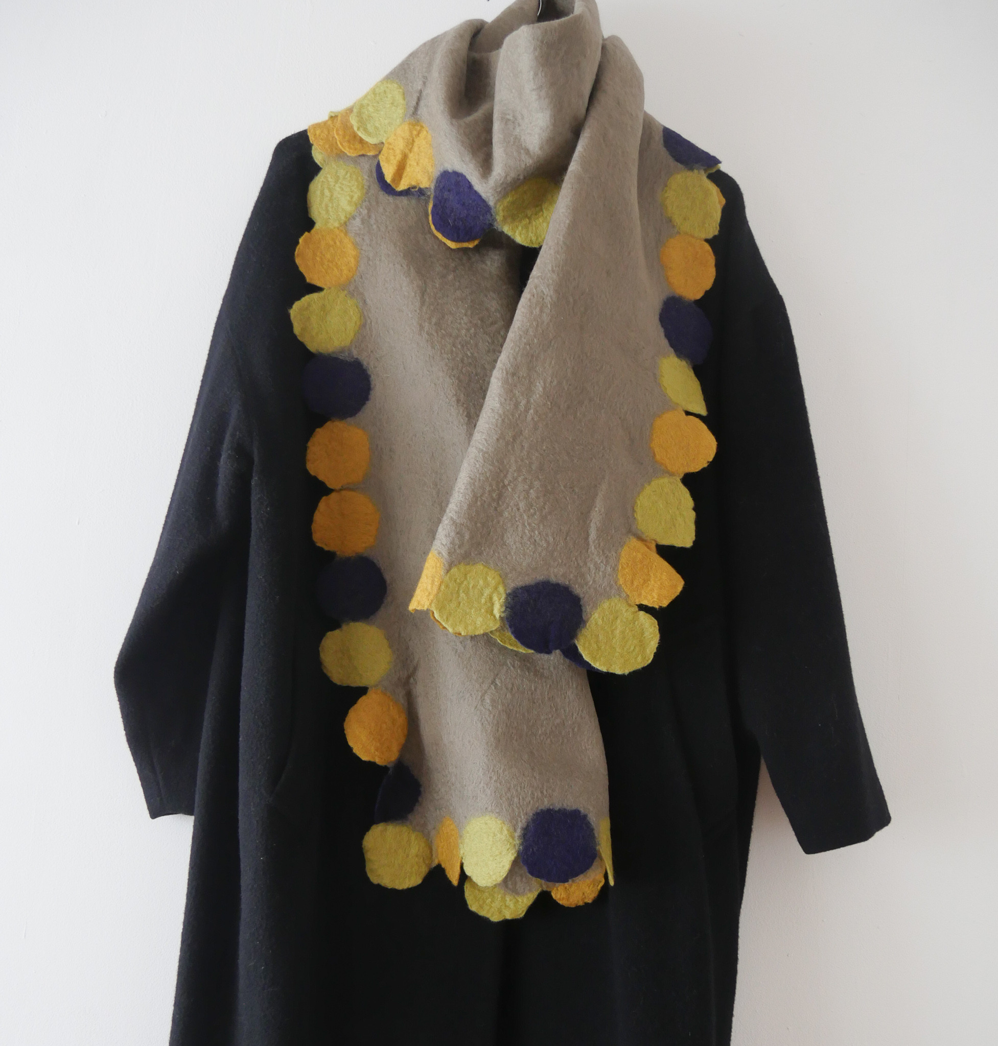 羊毛フェルト ＊ マフラー ＊ メリノウール　マル