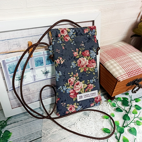 バネ口 スマホショルダー アシンメトリー アンティークローズ＆モダンキャット 2枚目の画像