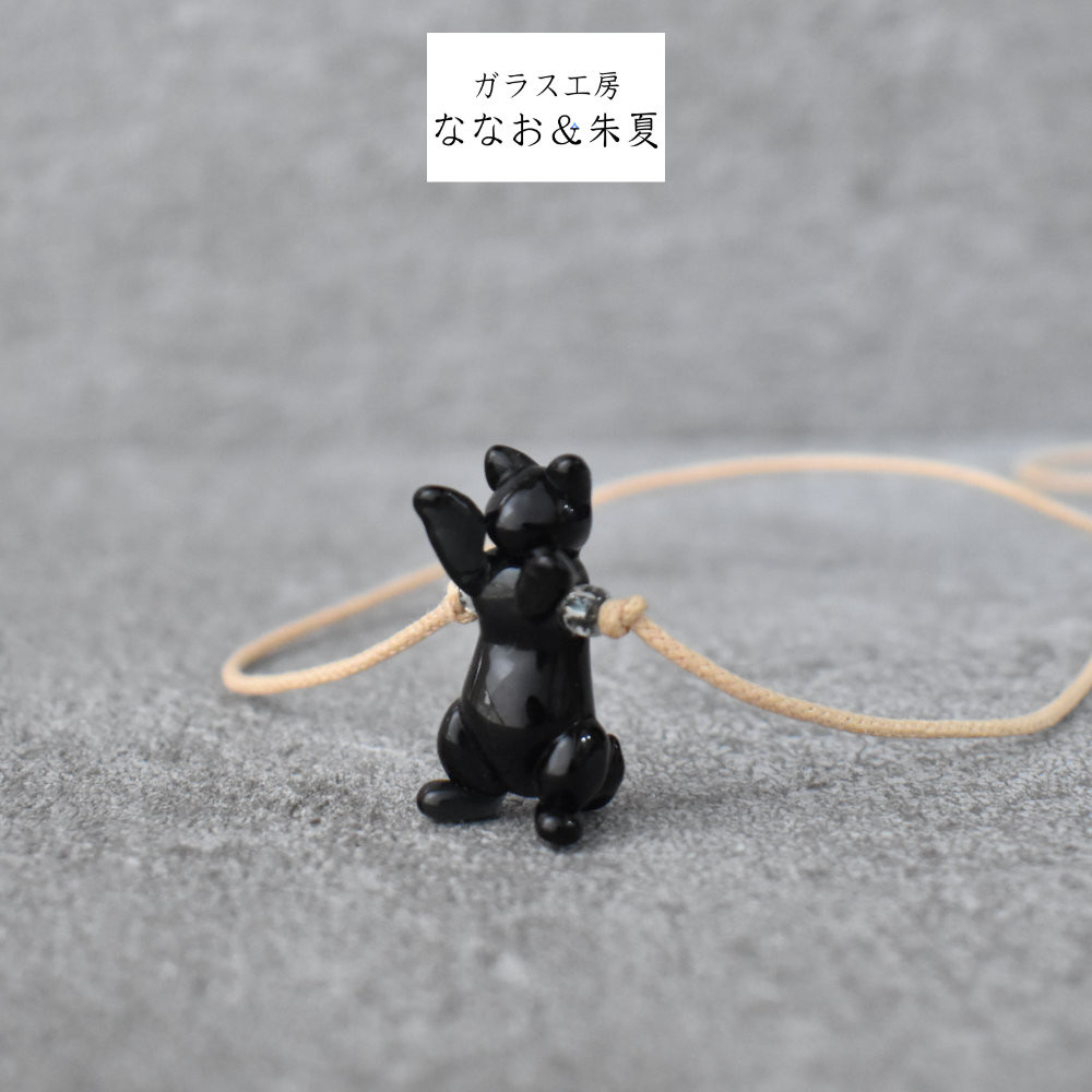 じゃれる黒猫　とんぼ玉ペンダント　※再販無し
