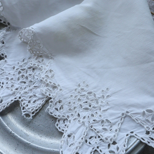 SALE！フランスアンティーク花柄刺繍とレースの素敵なハンカチクロスஐ9枚セット フランスアンティークஐ⋆*花柄刺繍とレースの素敵なハンカチ