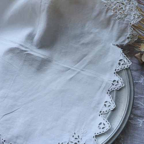 アンティーク フランス オープンカットワーク 花文字刺繍A 大判クロスハンカチ アンティーク フランス オープンカットワーク 花文字刺繍A 大判クロス