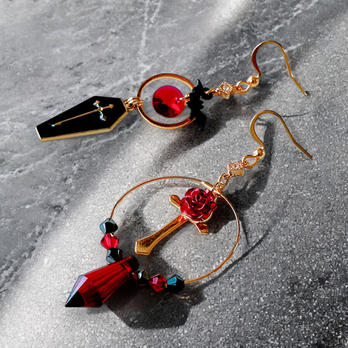 吸血鬼のアシンメトリーピアス／イヤリング ピアス（その他