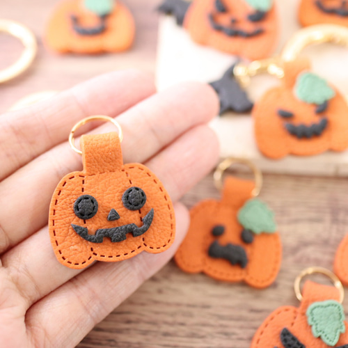 リクエスト商品7点ハロウィン　キーホルダー Pumpkin Keychain】かぼちゃ キーホルダー レザー風加工 選べるパーツ