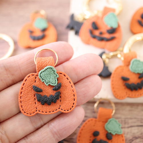 Pumpkin Keychain】かぼちゃ キーホルダー レザー風加工 選べるパーツ