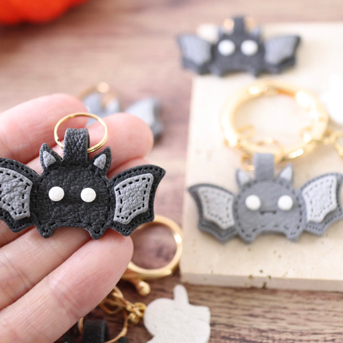 BAT Keychain】コウモリ キーホルダー レザー風加工 選べるパーツ