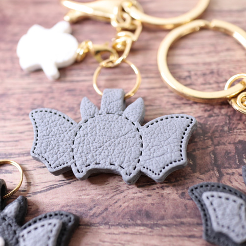 BAT Keychain】コウモリ キーホルダー レザー風加工 選べるパーツ
