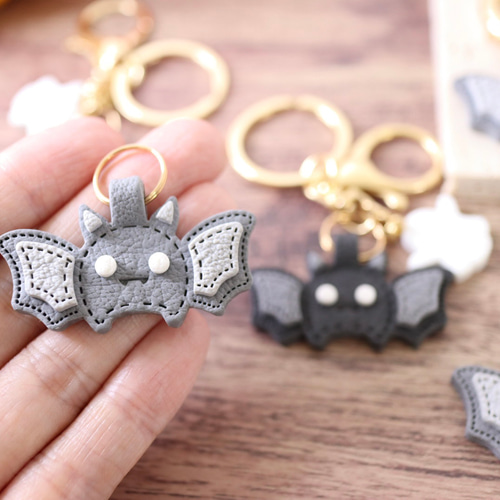 BAT Keychain】コウモリ キーホルダー レザー風加工 選べる
