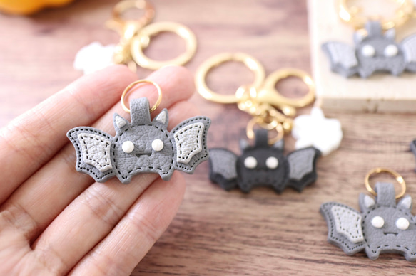 BAT Keychain】コウモリ キーホルダー レザー風加工 選べる