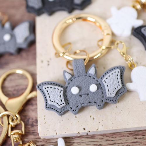 BAT Keychain】コウモリ キーホルダー レザー風加工 選べるパーツ