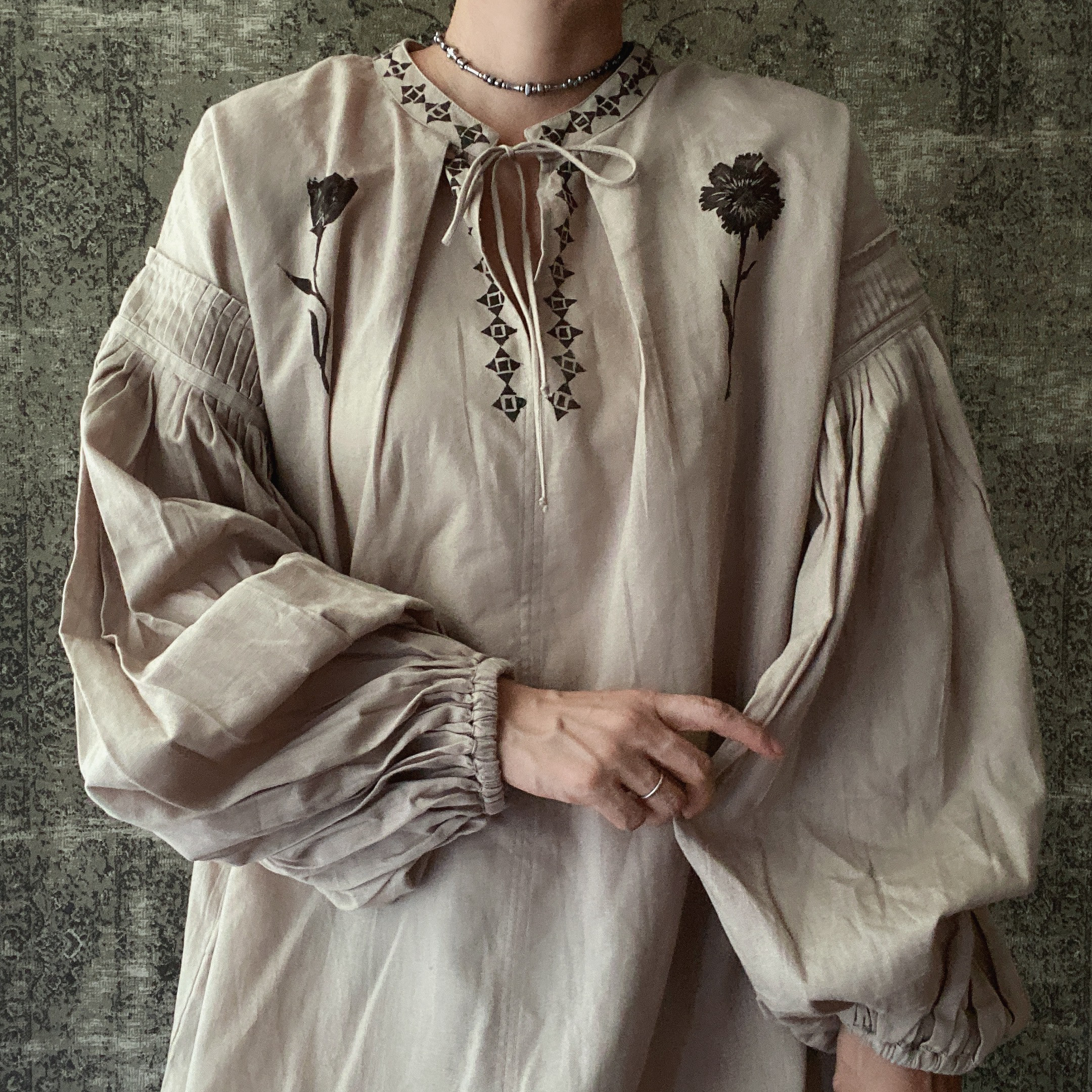 コットンリネンロングワンピースパフスリーブ民族花柄リボン古着  