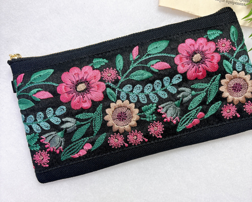 薄くて軽い！インド刺繍リボンの仕切りつきお財布ポーチ（1点限り） 長