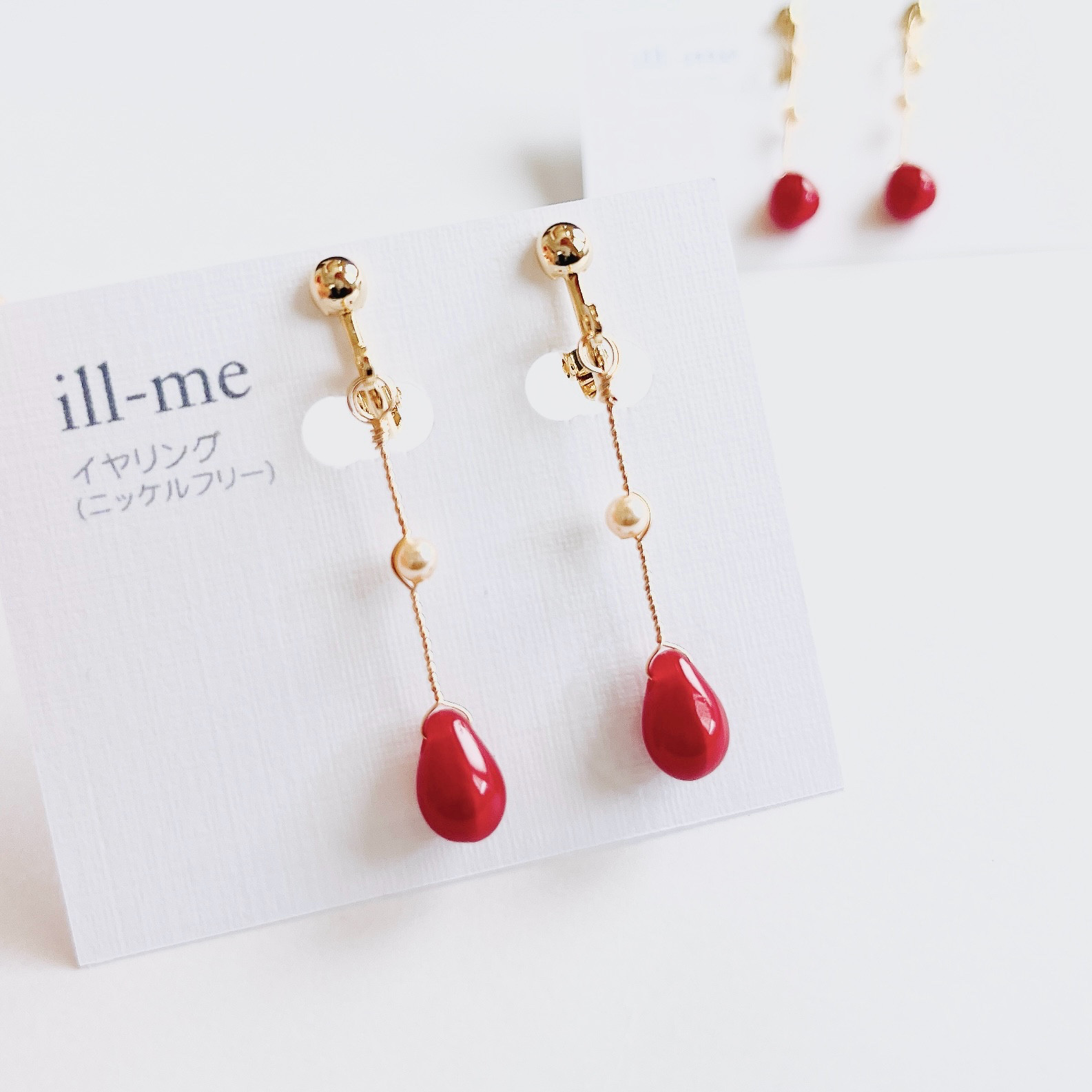 真っ赤なドロップビーズのピアス/イヤリング ピアス（フック