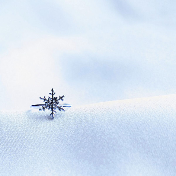 雪のささやき　本物の雪の結晶デザイン　雪の香りの軽やかなギフト　指輪サイズ変更可能 8枚目の画像