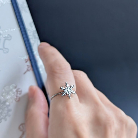 雪のささやき　本物の雪の結晶デザイン　雪の香りの軽やかなギフト　指輪サイズ変更可能 9枚目の画像