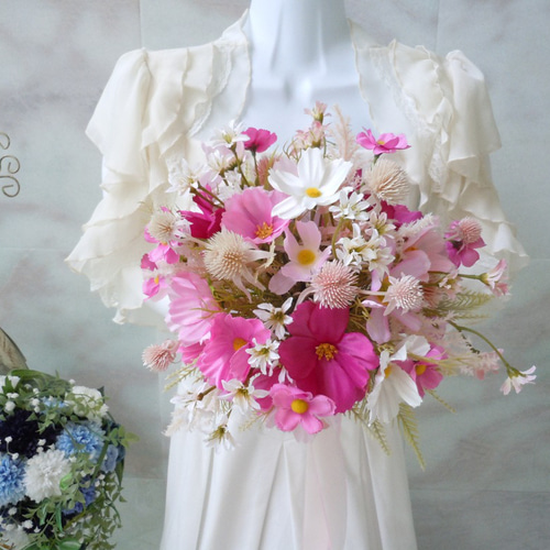 セール特価！◇コスモスのクラッチブーケ◇可愛いピンクカラーの