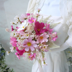セール特価！◇コスモスのクラッチブーケ◇可愛いピンクカラーの