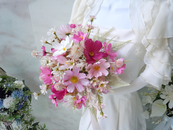 セール特価！◇コスモスのクラッチブーケ◇可愛いピンクカラーの