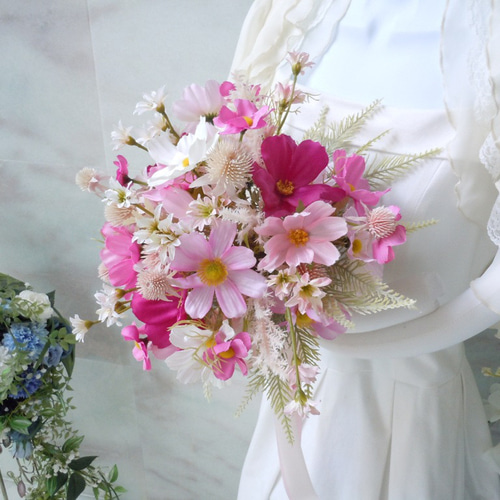 セール特価！◇コスモスのクラッチブーケ◇可愛いピンクカラーの