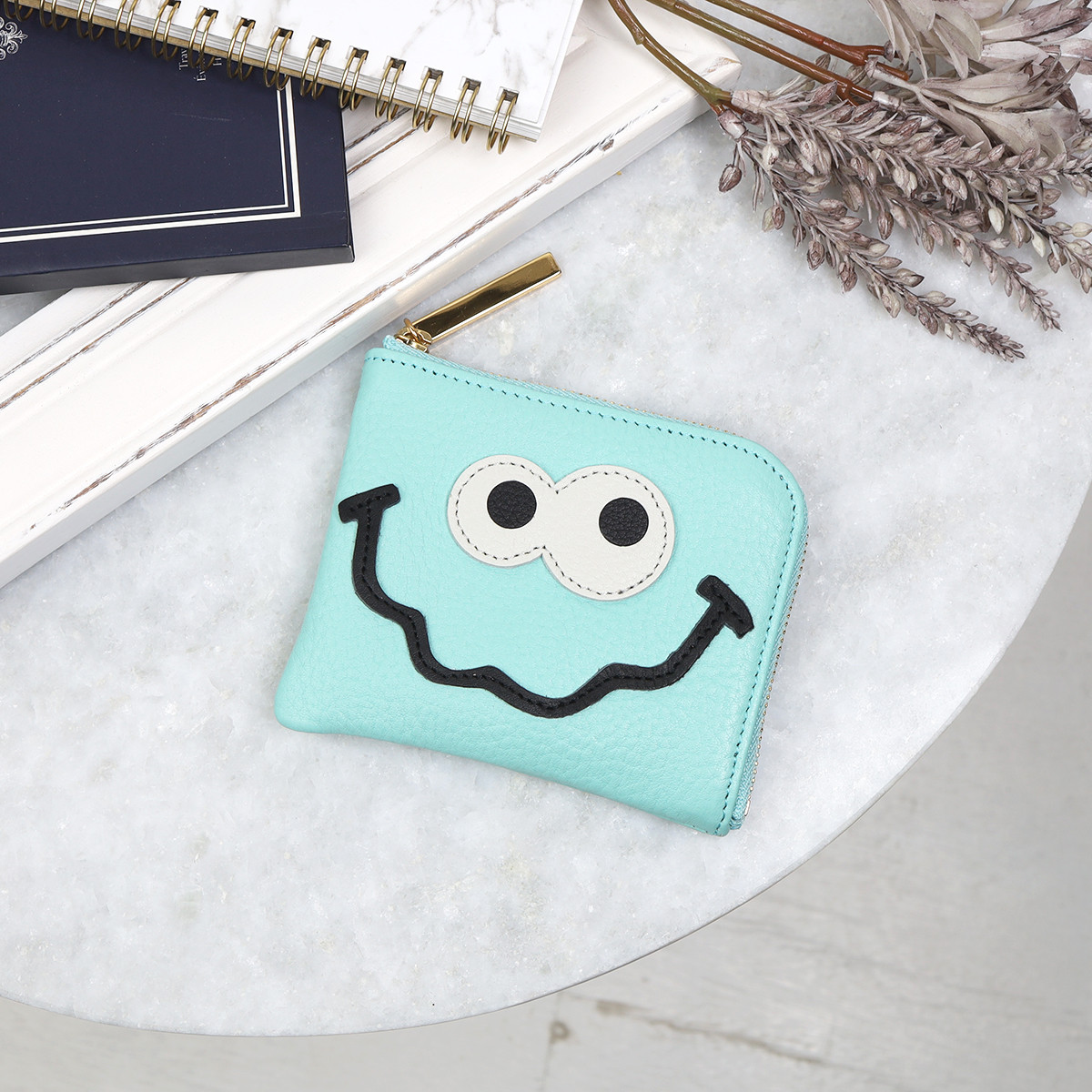 【パステルブルー】高級感のある薄くて軽い/思わず誰かに見せたくなるキョロメコンパクトミニL字財布/コンパクト財布