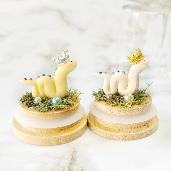 《送料無料》１年中飾られる☆ にっこり 白 ヘビ 2025年 【干支飾り】巳年生まれの方へのプレゼント　縁起物　干支 3枚目の画像