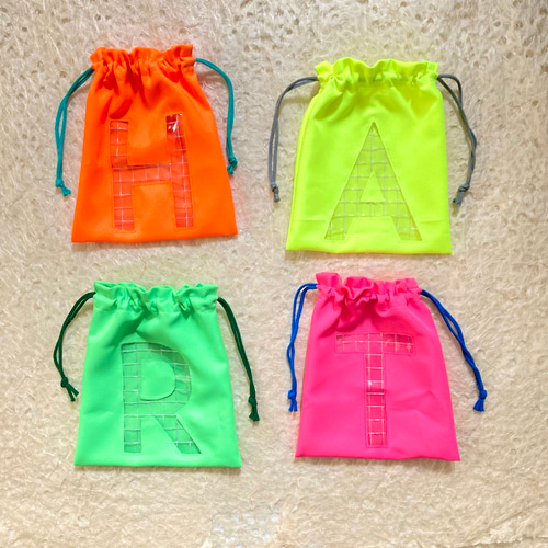 ネオンカラーのイニシャル巾着 雑貨・その他 SAY CHEESE＊ 通販