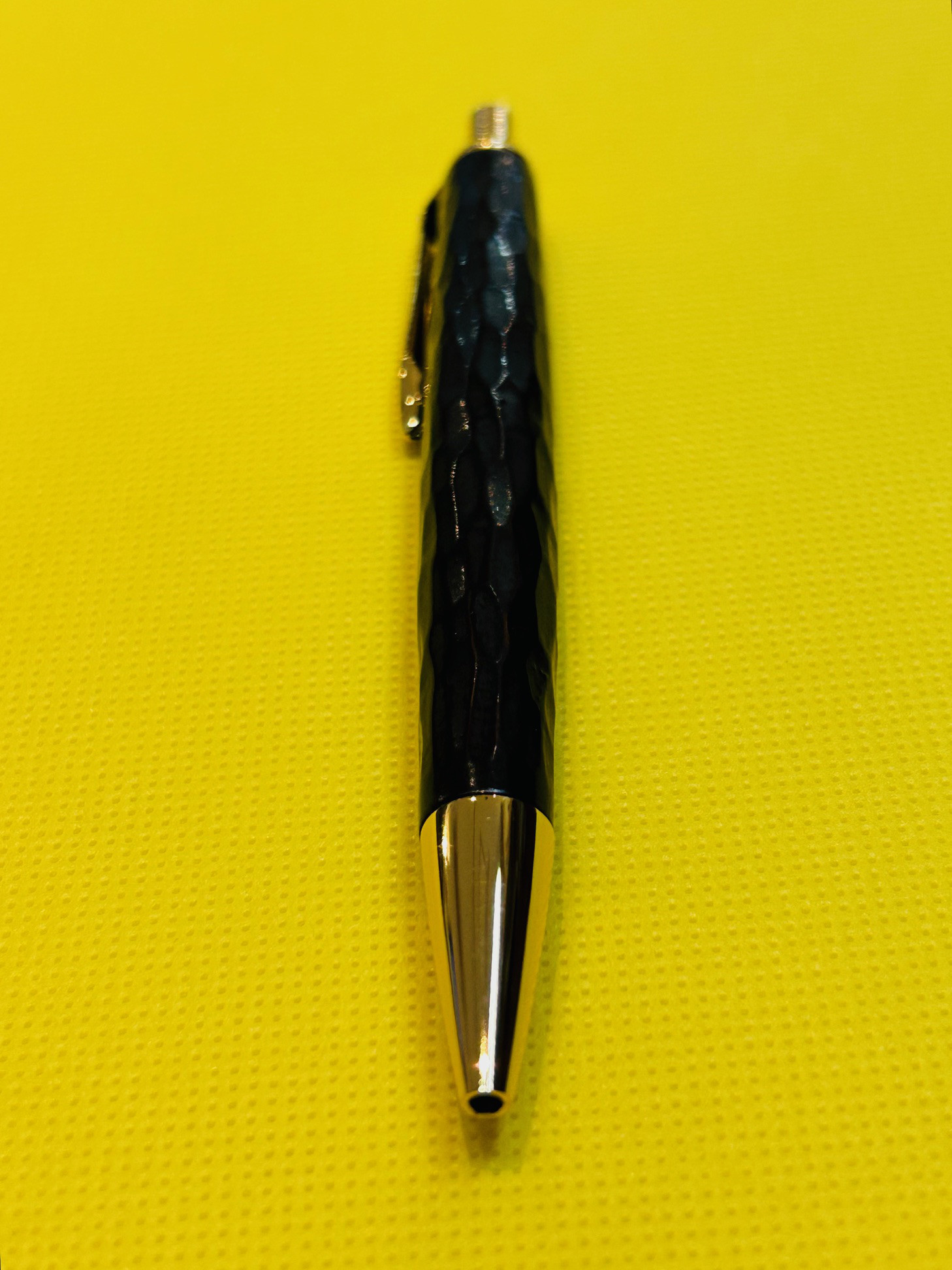 鎌倉彫　ボールペン　刀痕　黒　乾口塗　ゴールド　① 木軸ボールペン　入学祝　就職祝