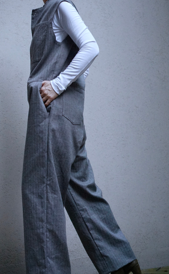 ＜受注生産＞大人のツナギ〜ヘリンボーン柄のスレンダーなツナギ・ノースリーブ 1枚目の画像