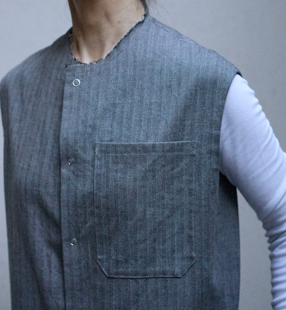 ＜受注生産＞大人のツナギ〜ヘリンボーン柄のスレンダーなツナギ・ノースリーブ 4枚目の画像