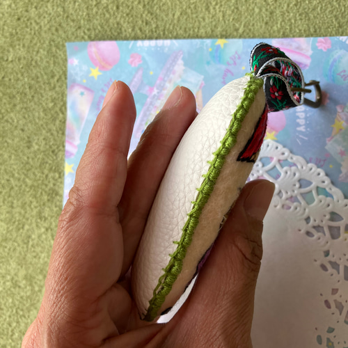 ハンドメイド 猫刺繍チャーム 猫ときのこ傘 その他アクセサリー taotao 