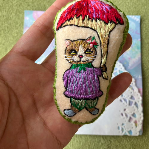 ハンドメイド 猫刺繍チャーム 猫ときのこ傘 その他アクセサリー taotao 