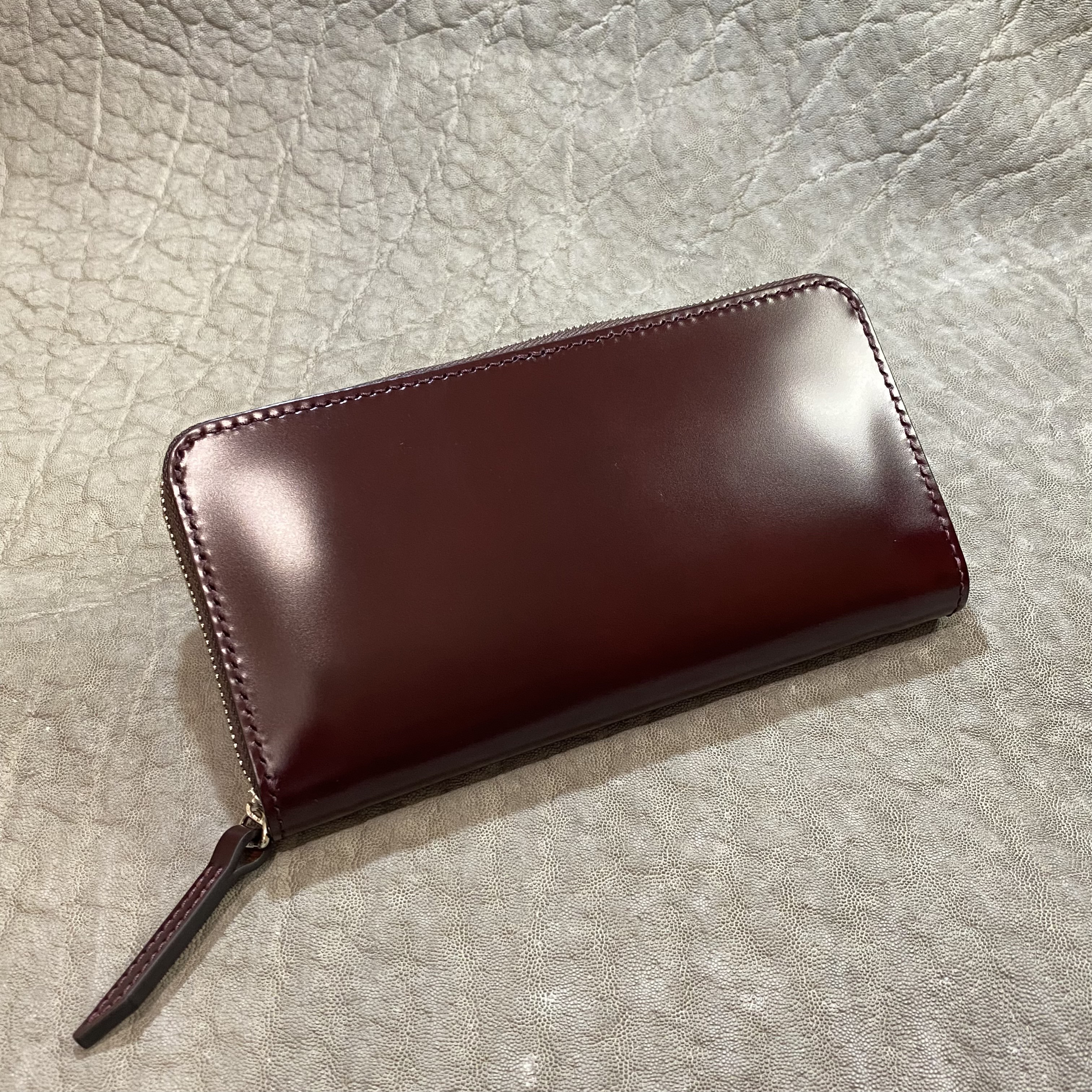 【限定1点のみ】無二 コードバンのラウンドファスナー長財布　顔料・バーガンディ×ブラウン