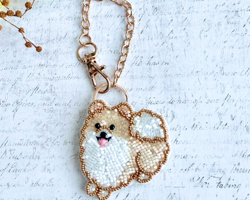 2way】ビーズ刺繍のうちの子ブローチ、バッグチャーム・ポメラニアン