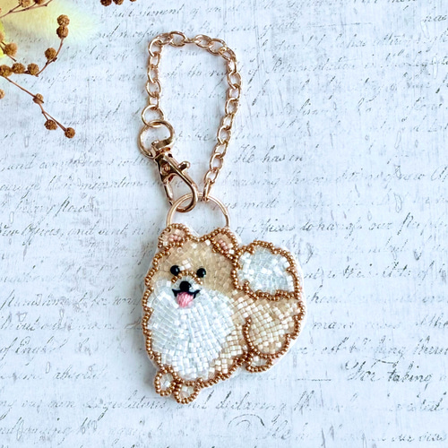 2way】ビーズ刺繍のうちの子ブローチ、バッグチャーム・ポメラニアン