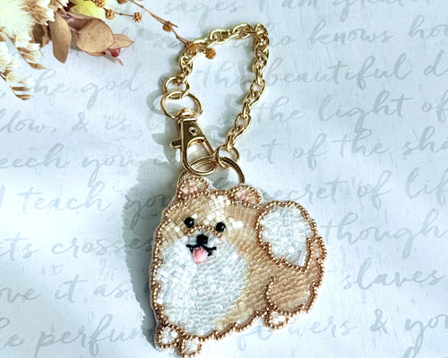 2way】ビーズ刺繍のうちの子ブローチ、バッグチャーム・ポメラニアン