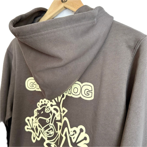 クールなカエル『GIN FROG/ジンフロッグ』さっと羽織れて便利！ジップ