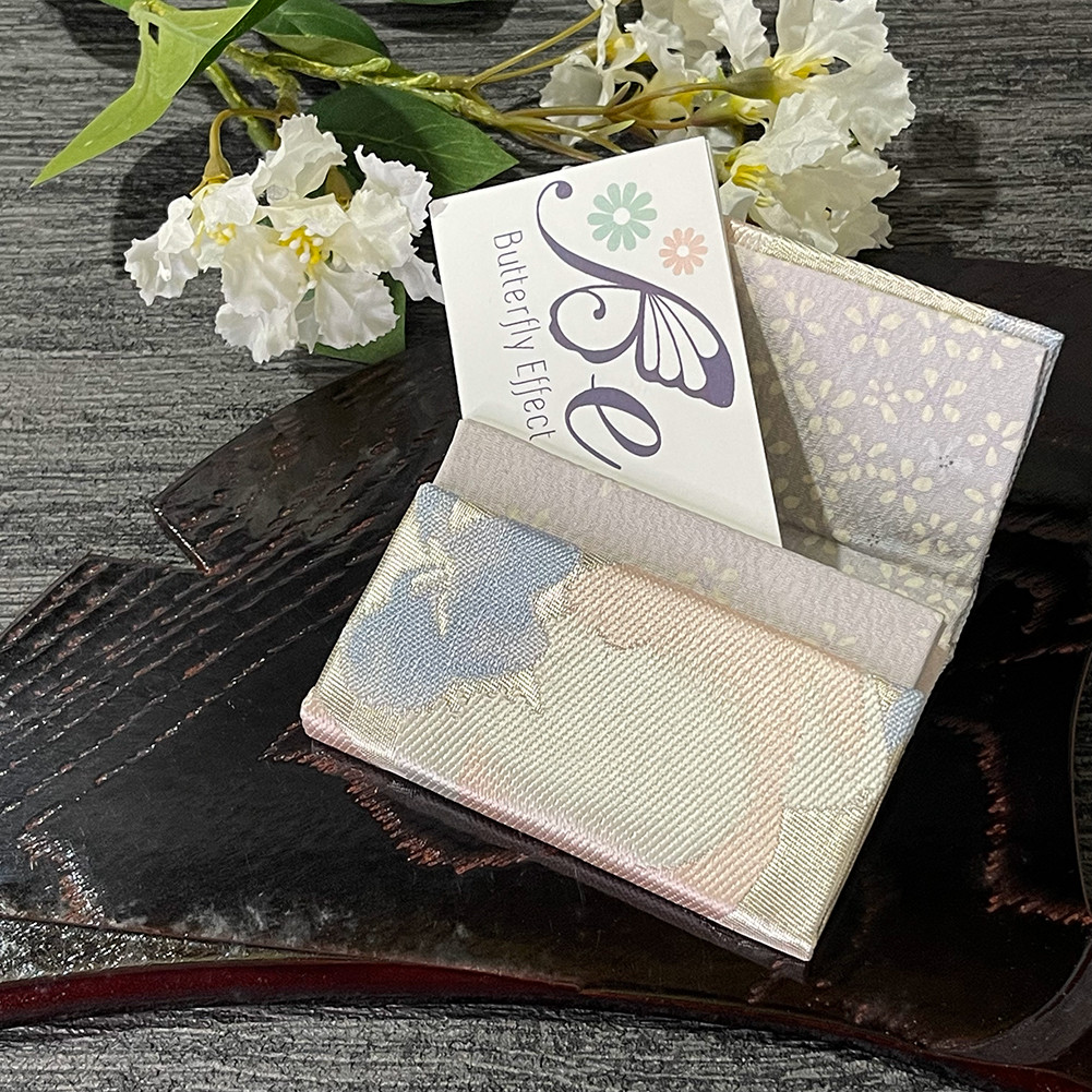 《薄紅梅》和柄名刺入れ・カードケース　〈正絹・着物帯リメイク〉