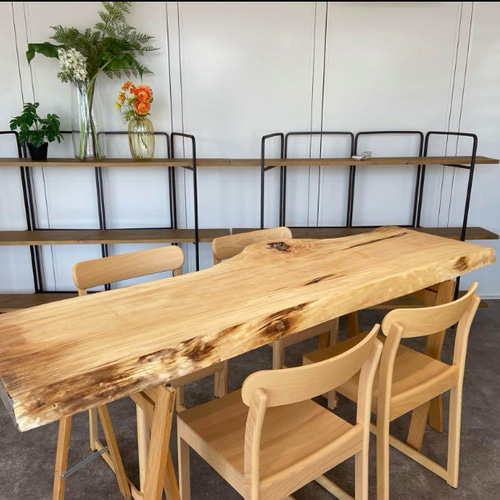 (爆安) 白栃　一枚板テーブル　杢あり　新品／未使用 白栃 杢 一枚板 – SWING