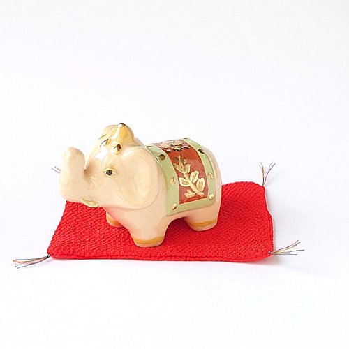 優しい表情が可愛い うさぎ ミニ楽置物（敷物付） 陶器 その他置物