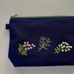 【新作‼️】ミモザ＆ラベンダー大きめポーチ（紺色） 5枚目の画像