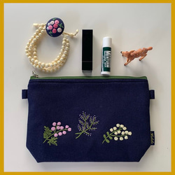【新作‼️】ミモザ＆ラベンダー大きめポーチ（紺色） 10枚目の画像
