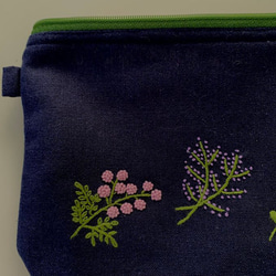 【新作‼️】ミモザ＆ラベンダー大きめポーチ（紺色） 3枚目の画像