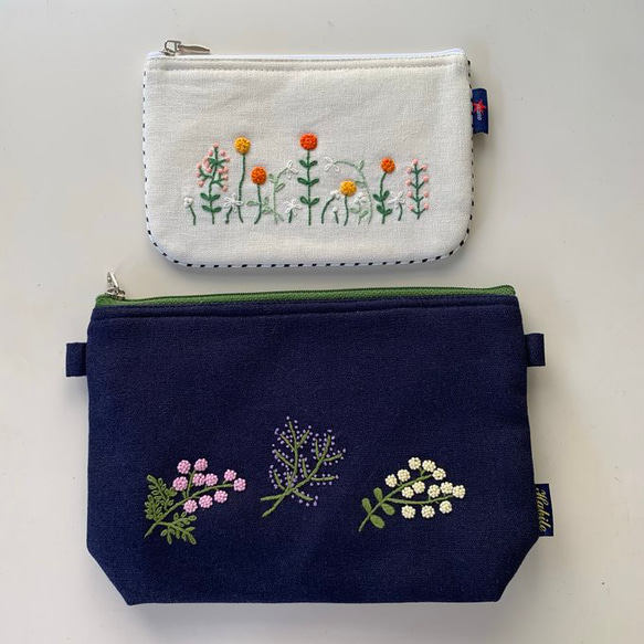 【新作‼️】ミモザ＆ラベンダー大きめポーチ（紺色） 11枚目の画像