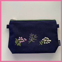 【新作‼️】ミモザ＆ラベンダー大きめポーチ（紺色） 2枚目の画像