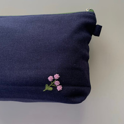 【新作‼️】ミモザ＆ラベンダー大きめポーチ（紺色） 6枚目の画像