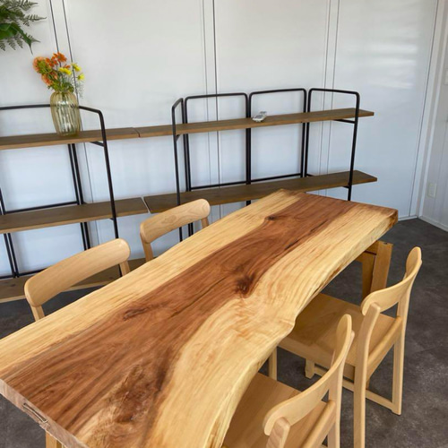 赤字です) 栃 一枚板テーブル 杢あり 新品/未使用 ダイニングテーブル