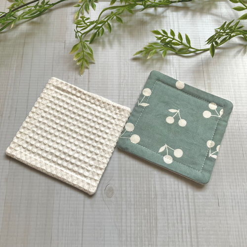 コースター 布 さくらんぼ くすみブルー ハンドメイド コースター AI  