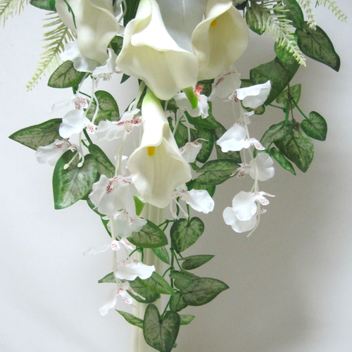 カサブランカのキャスケードブーケ。大人気♪ブートニア付き♪生花