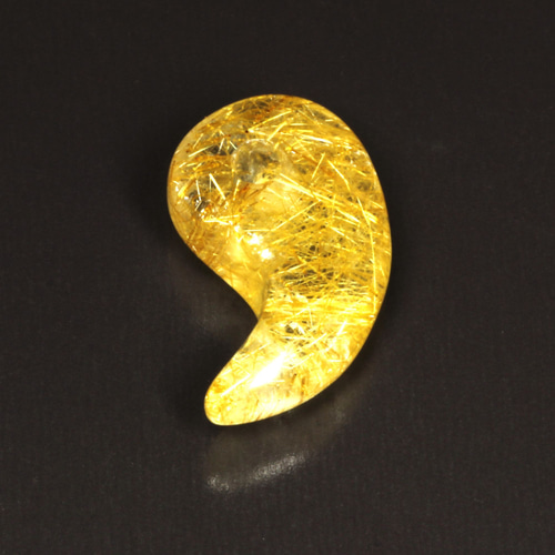 黄金色が目立ちます】一点物 ゴールドルチル 勾玉 Mr154